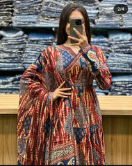 Look straight out of a dreamy movie set as  you turn around and walk in this elegant flaired suit ! The perfect of traditional wear