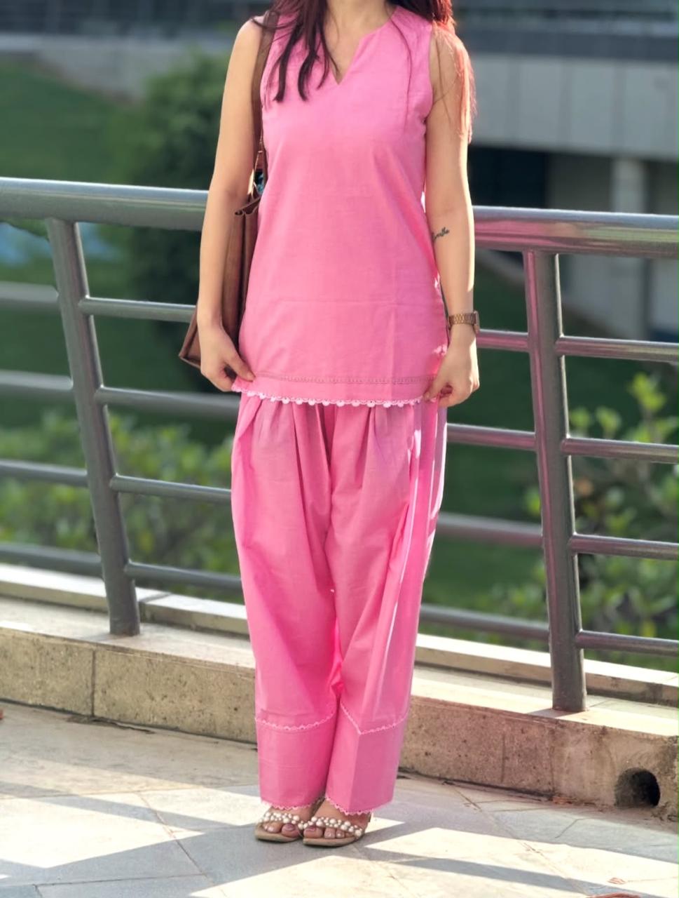 Soft aur graceful pink shade mein Original Farshi Salwar Set