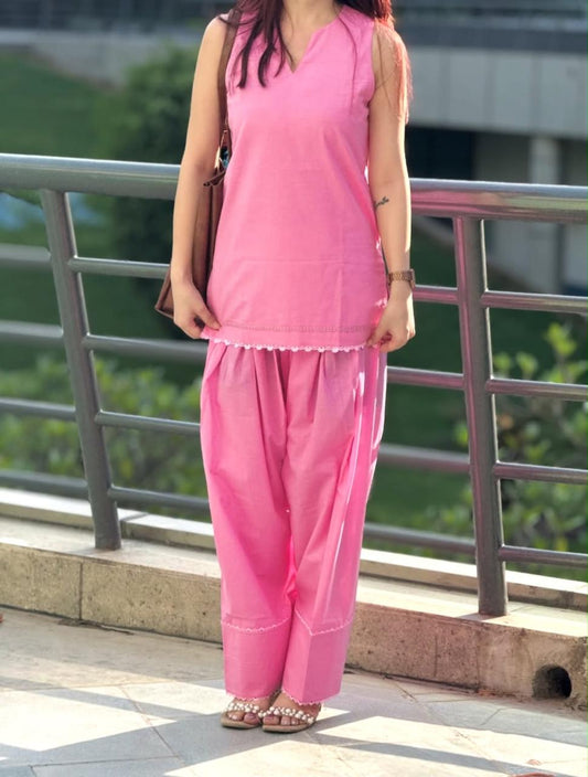 Soft aur graceful pink shade mein Original Farshi Salwar Set