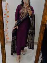 Adorn yourself in this exquisite cotton kurta set, featuring intricate embroidery and sequence work on the yoke