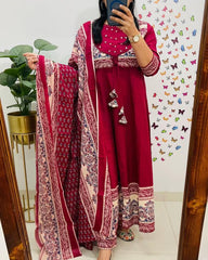 *This A-line pant set is perfect for the summer season with its vibrant floral print and confident pocket one side. Plus, the included matching dupatta completes the look and adds an extra touch