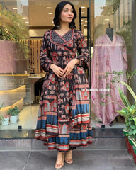 *Look straight out of a dreamy movie set as  you turn around and walk in this elegant flaired suit ! The perfect of traditional wear*