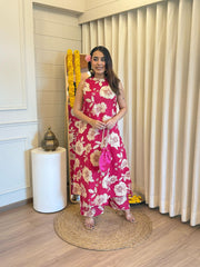 *Don't wear what fashion designers tell you to wear. Wear what they wear*
👉 *Presenting Beautifully alone Cotton kurta set