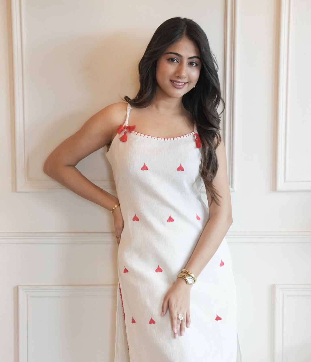 White Cotton Flex Sleeveless Kurti Set with Red Heart Embroidery