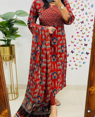 *New Launch*
*Mark a change in your wardrobe by wearing our exclusive range of Premium Rayon 3pcs Kurti set With Beautiful katha and hand work on kurti neck and traditional print malmal Fabric Dupatta*