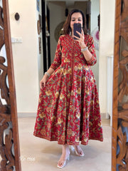 *NEW SUMMER COLLECTION..* 

*BRAND SHOWROOM PIECE*

*Heavy suqens work*

*Featuring beautiful Heavy anarkali 3pcs kurti set suqens work Suit which is beautifully decorated  It is paired with matching pants dupatta Malmal cotton*