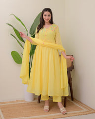 *New Launch*
❤️❤️❤️❤️❤️❤️❤️❤️

🌸KURTA PENT WITH DUPATTA SUIT SET🌸