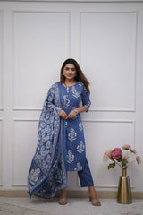 NEW LUNCHING❤❤❤❤❤❤❤❤❤❤❤❤❤

*Dress like a ‘day-dream’ in this pretty Rust  straight suit set. Featuring flowy pattern kurta with straight pants and matching dupatta, this set is exclusively made with Cottan 60×60 fabric.*