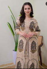 ★Original 
*This 2-piece set features a high-collar printed kurta with pant 
Kurtis with neck work 🌸
High demanded 2 piece set