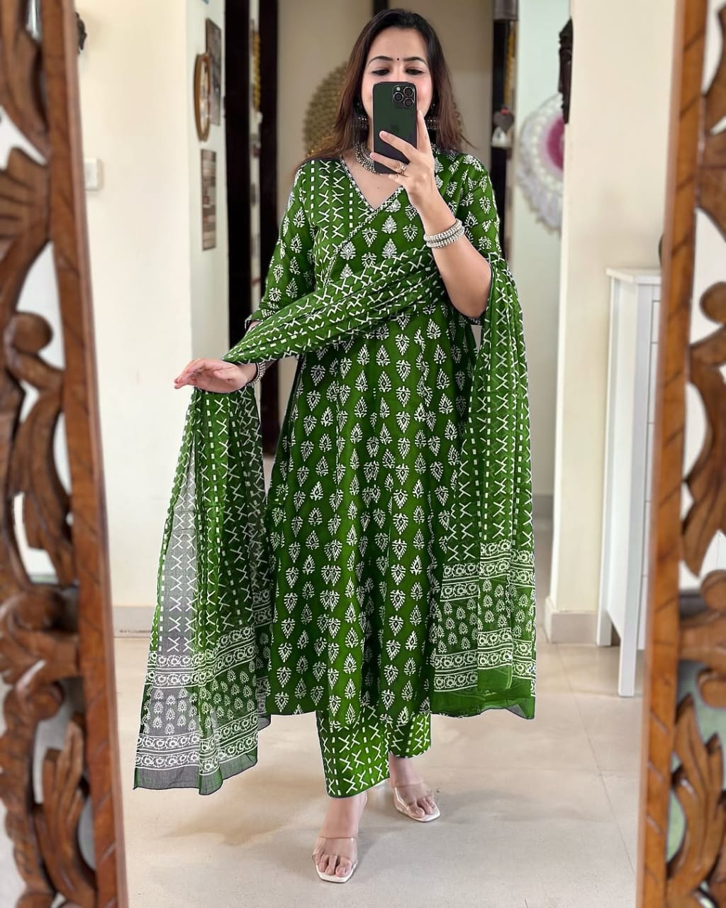 Around and walk in this Angrakha suit (BFST268)