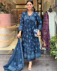 *New arrival 💓💓*

*Look straight out of a dreamy movie set as  you turn around and walk in this elegant flaired suit ! The perfect of traditional wear*