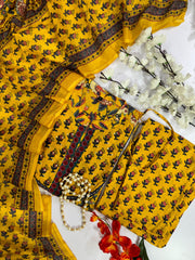 *NEW SUMMER COLLECTION..* 

*BRAND SHOWROOM PIECE*

*Heavy suqens work*

*Featuring beautiful Heavy anarkali 3pcs kurti set suqens work Suit which is beautifully decorated  It is paired with matching pants dupatta Malmal cotton*