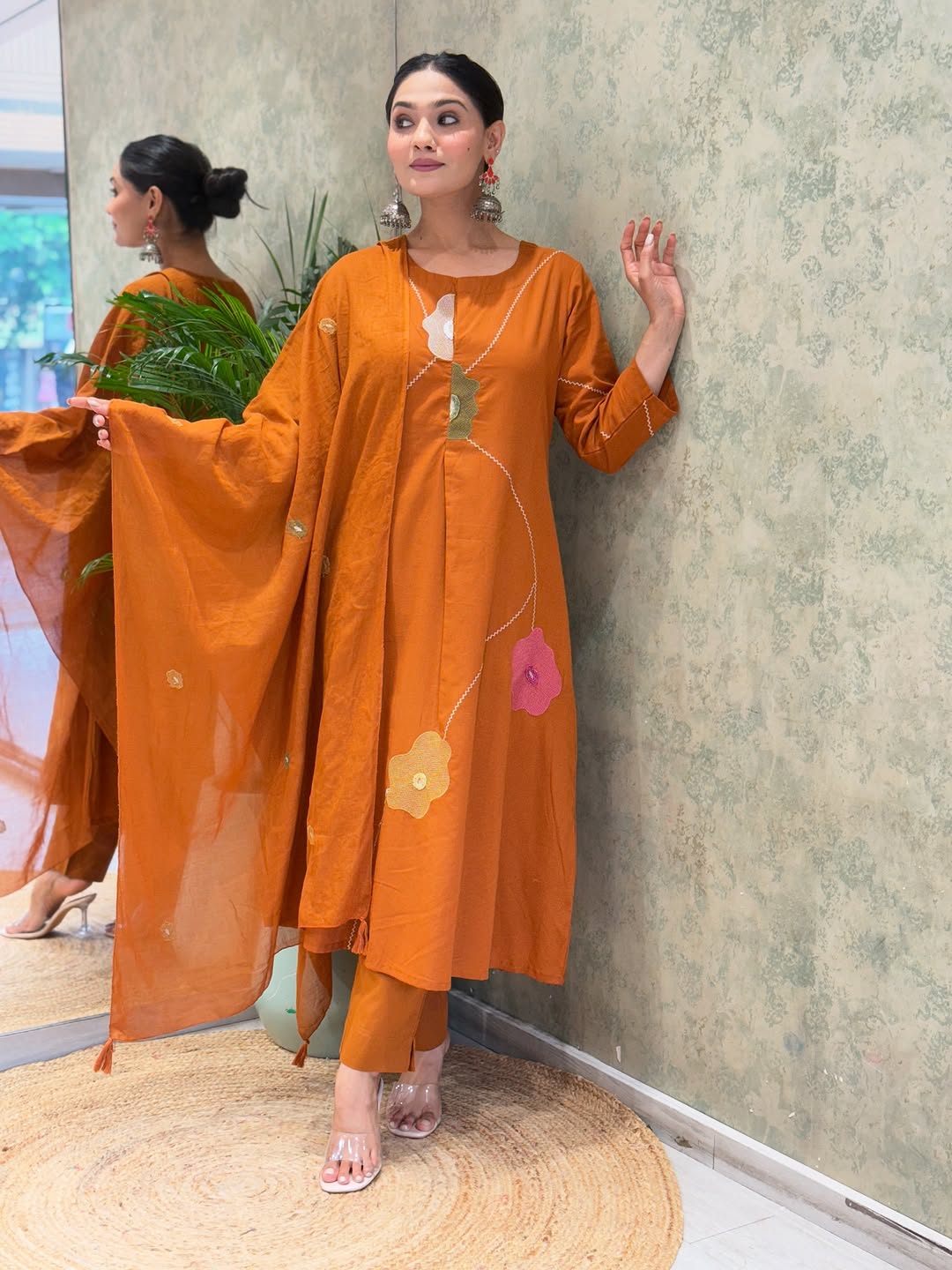 *NEW LAUNCHING*

*Enjoy your festival  with our Very Beautiful 3ps Set For  A- line Anarkali suit *

*Details -: Solid cotton anarkali kurti with pent and mulmul duptta...*

 *Fabric:- pure cotton 60/60*