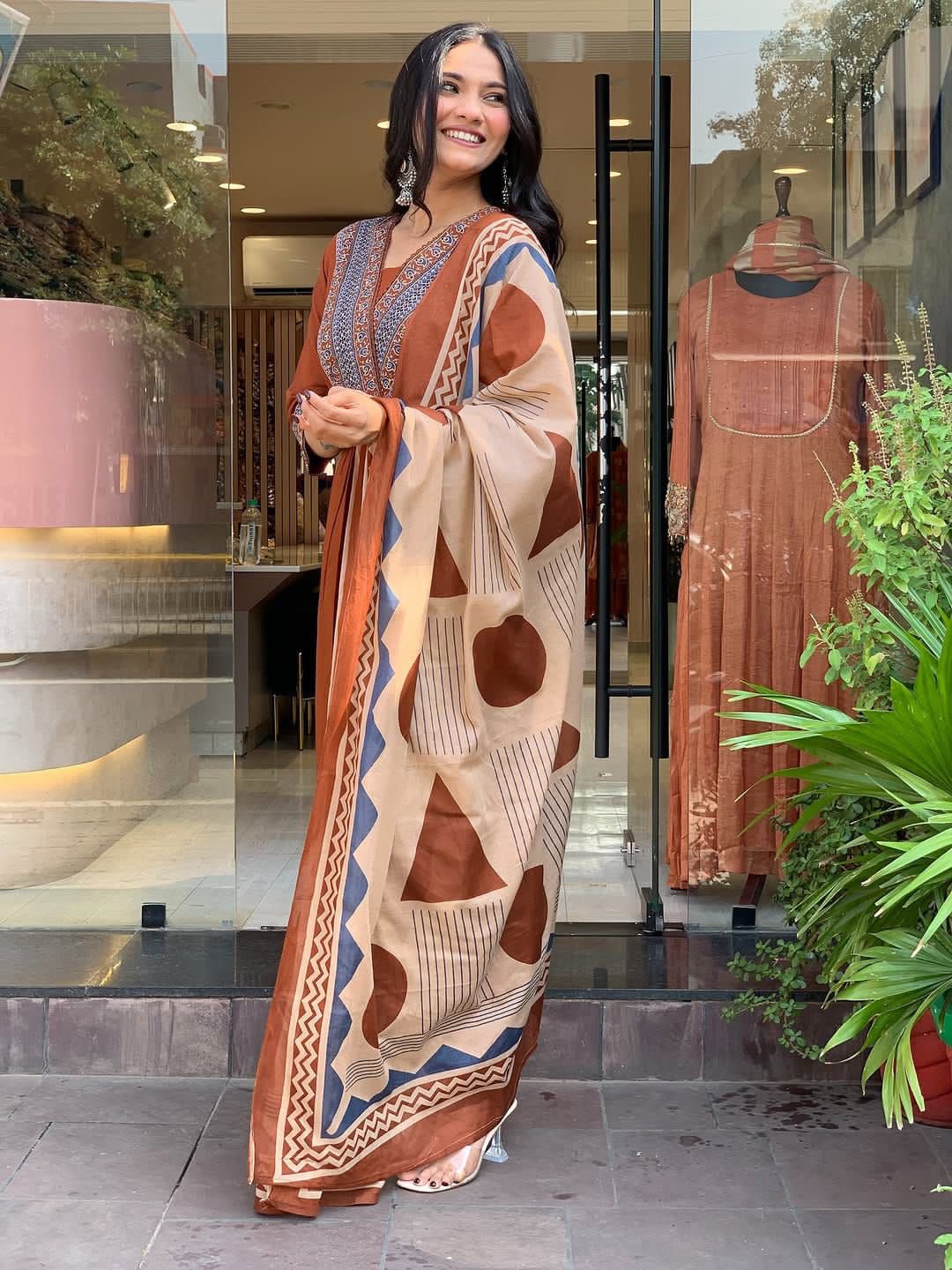 *BEAUTIFUL COTTON KURTI WITH BEAUTIFUL PRINTED.