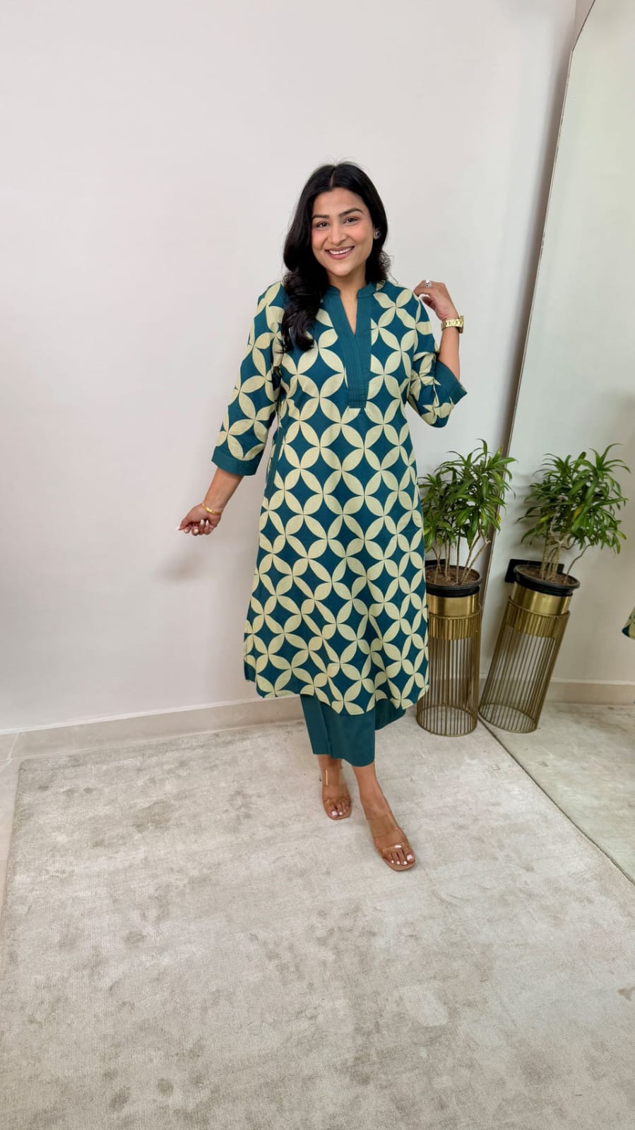 💜 New Design Launch 💜

*Pure Cotton Kurta Pant plazo in Beautiful Floral Prints. Must Have in Your Wardrobe For Your Daily Wear Office Wear*
