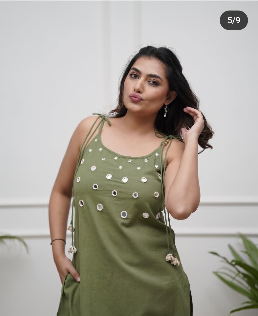 *This Time we are launching. One of the best beautiful three colours cotton slub cord set for Gorgeous ladies*
*In this design you will see sleeveless kurta and elegant mirror work