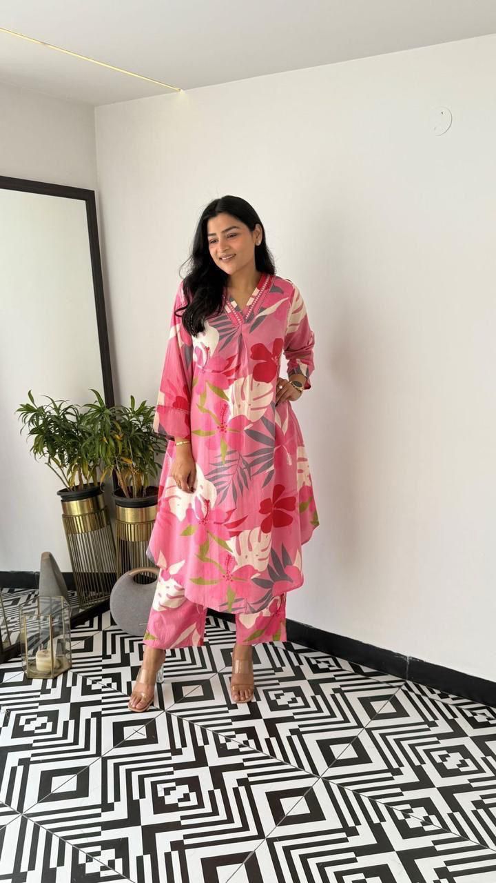 Cotton Floral Printed Kurta Pants With Lace Detailing On The Neckline and Cuffs.

Fabric: Cotton