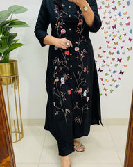 Stylish Ethnic Top Pant*

Designer Top Pant set in Fine *Cotton 60*60* Fabric with heavy Embroidery on the kurti with Mesmerizing Look...
🤍🩵💚🩷🤎🖤