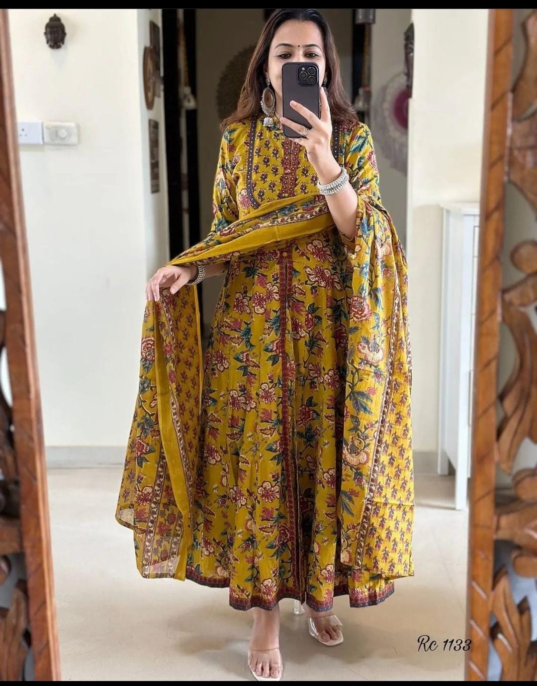 *NEW SUMMER COLLECTION..* 

*BRAND SHOWROOM PIECE*

*Heavy suqens work*

*Featuring beautiful Heavy anarkali 3pcs kurti set suqens work Suit which is beautifully decorated  It is paired with matching pants dupatta Malmal cotton*