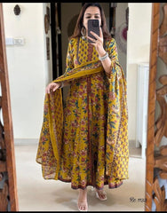 *NEW SUMMER COLLECTION..* 

*BRAND SHOWROOM PIECE*

*Heavy suqens work*

*Featuring beautiful Heavy anarkali 3pcs kurti set suqens work Suit which is beautifully decorated  It is paired with matching pants dupatta Malmal cotton*