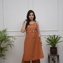 *This Time we are launching. One of the best beautiful three colours cotton slub cord set for Gorgeous ladies*
*In this design you will see sleeveless kurta and elegant mirror work
