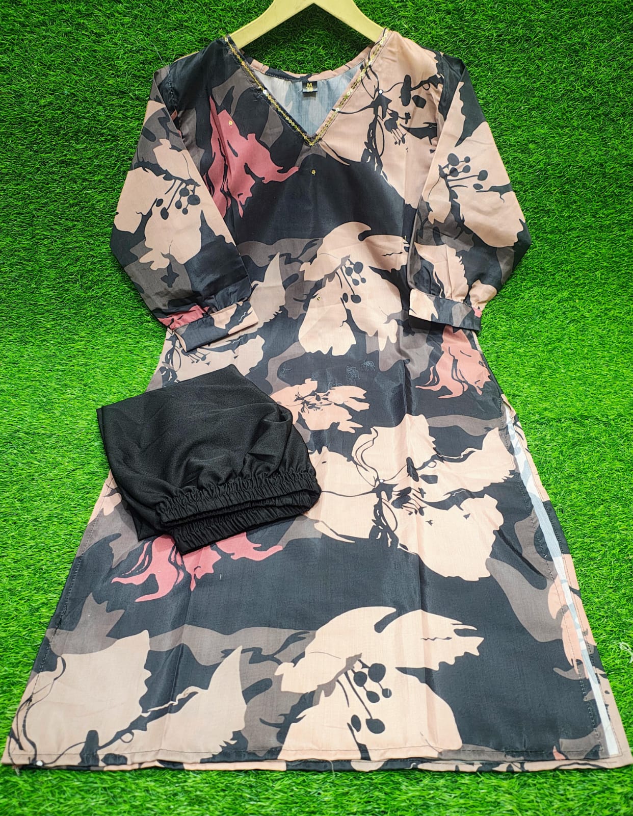 *The Coordinate Smarts for festival*

*pure muslin ( no need  lining )premium qualities-2 pc sets*