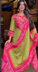 *Don't wear what fashion designers tell you to wear. Wear what they wear