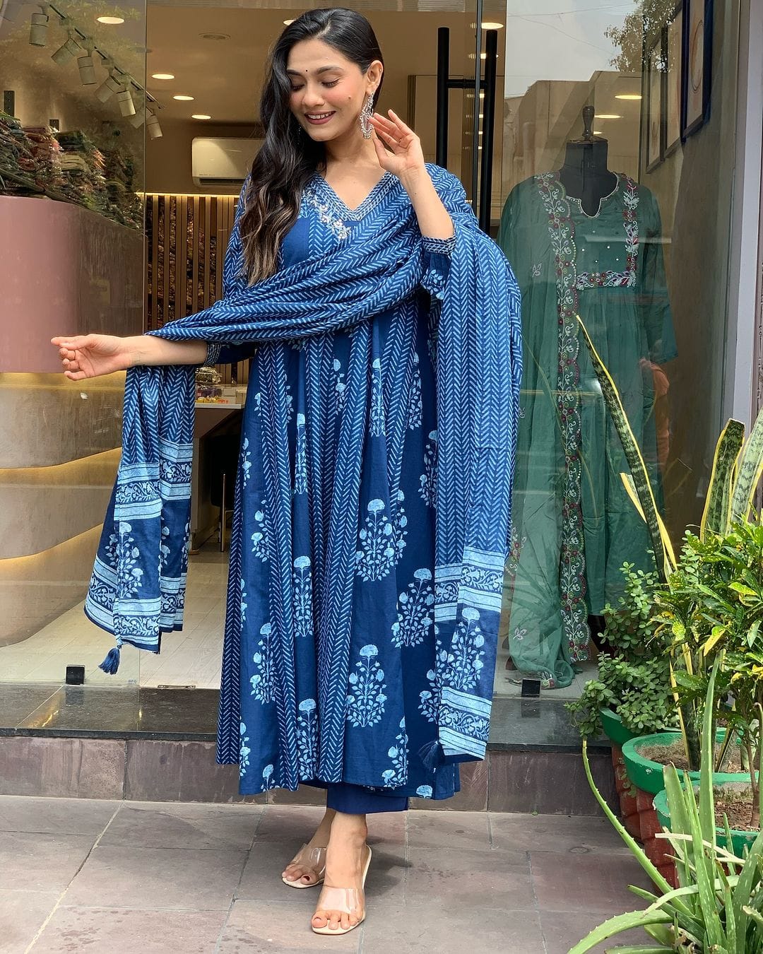 *New lounch 🥰🥰*

*White Love.......*
💗🤍💗🤍💗🤍💗🤍💗🤍
*This A-line pant set is perfect for the summer season with its vibrant floral print and confident pocket one side. Plus, the included matching dupatta completes the look and adds an extra