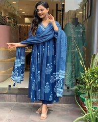 *New lounch 🥰🥰*

*White Love.......*
💗🤍💗🤍💗🤍💗🤍💗🤍
*This A-line pant set is perfect for the summer season with its vibrant floral print and confident pocket one side. Plus, the included matching dupatta completes the look and adds an extra
