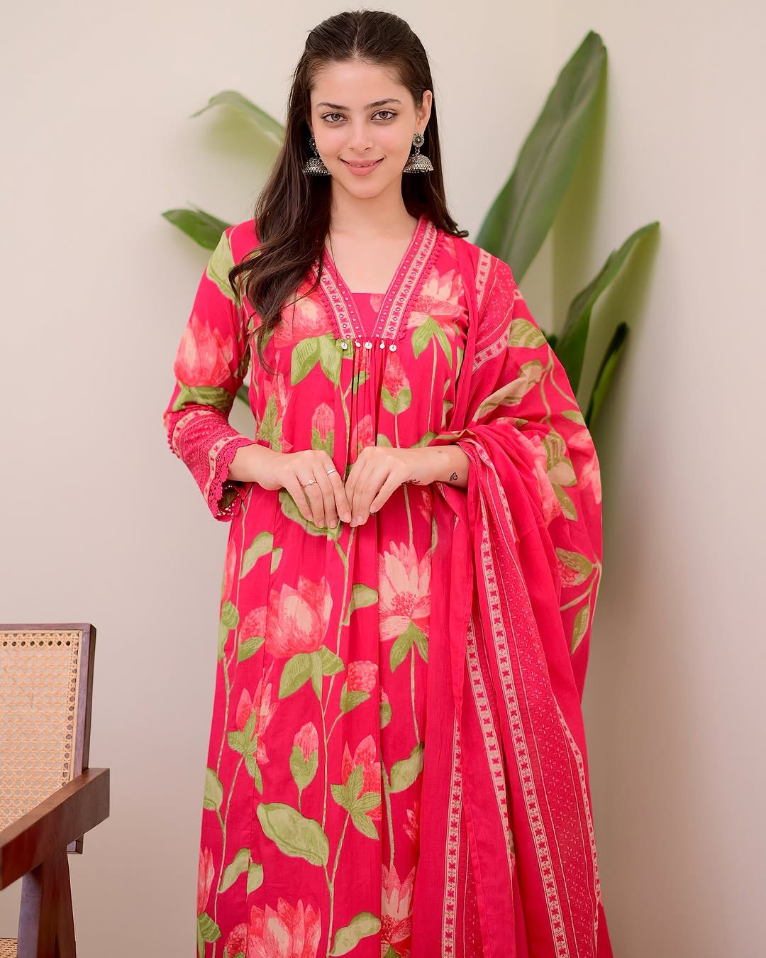 *New stylish and affordable beautiful straight fit  set with beautiful print and fabric pure Cotton*