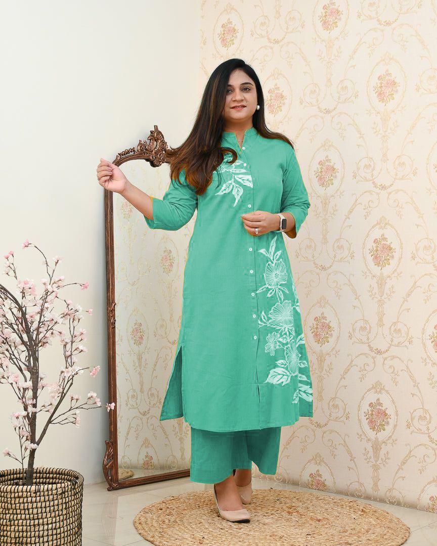 New Launch Alert 
Premium Floral Print Co-ord Set 

Launching elegant Straight-cut Kurti with matching straight pants in a classy Navy Blue floral print! 
Perfect blend of comfort & style for your daily, office & casual wear