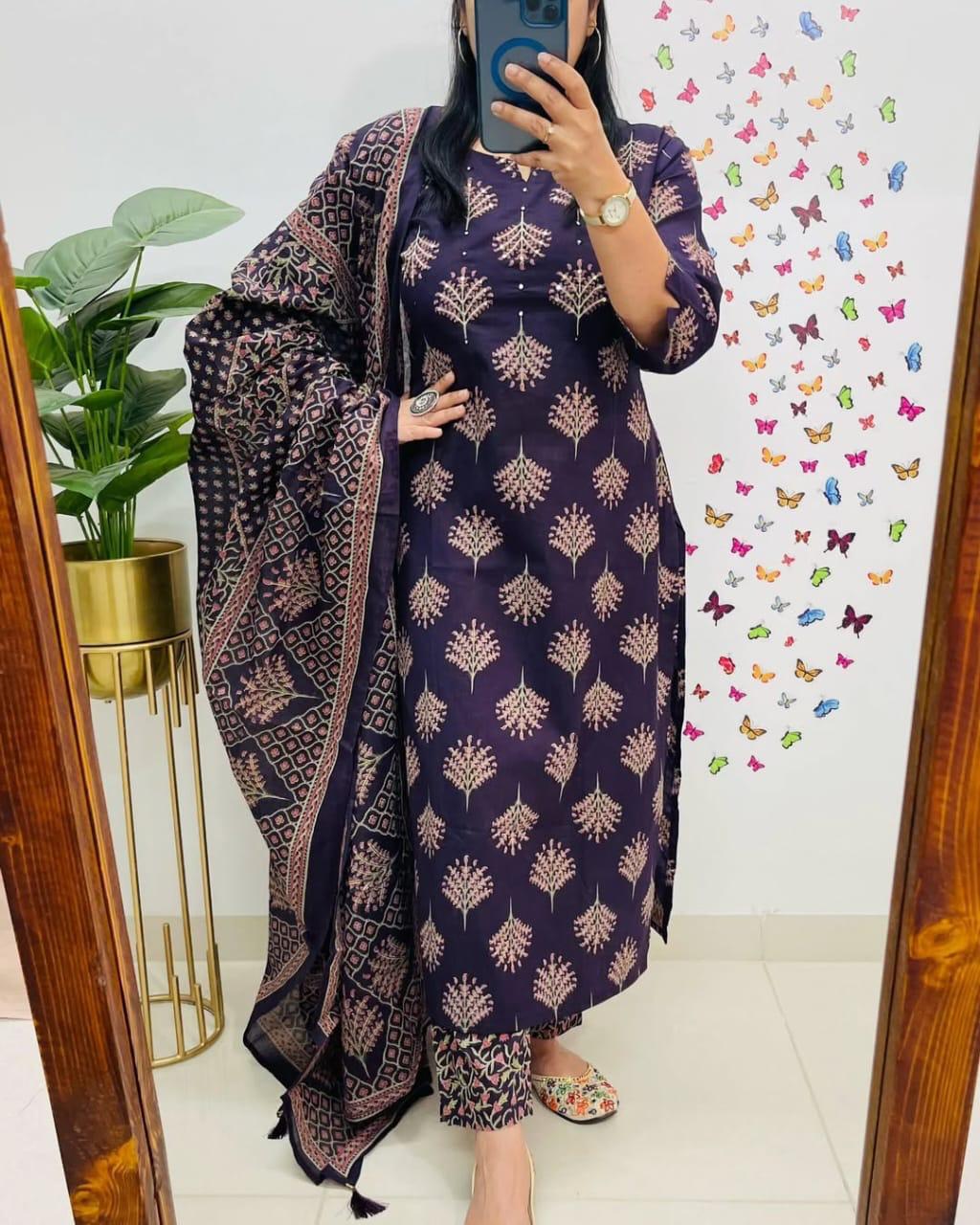 *New arrival *
Look straight out of a dreamy movie set as  you turn around and walk in this elegant flaired suit ! The perfect of traditional wear