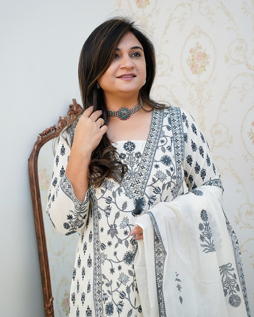 *New Floral Motif Printed Cotton kurta Set the kurta and Pleated Salwar and Soft Cotton Dupatta*💃💃