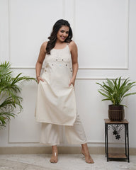 *This Time we are launching. One of the best beautiful three colours cotton slub cord set for Gorgeous ladies*
*In this design you will see sleeveless kurta and elegant mirror work