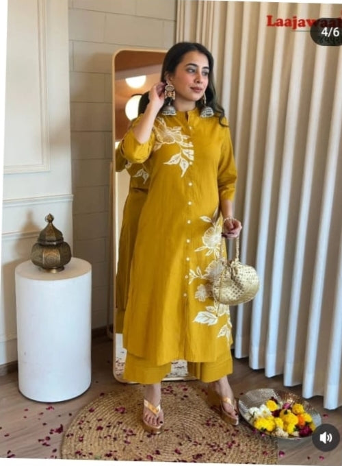 New Launch Alert 
Premium Floral Print Co-ord Set 

Launching elegant Straight-cut Kurti with matching straight pants in a classy Navy Blue floral print! 
Perfect blend of comfort & style for your daily, office & casual wear