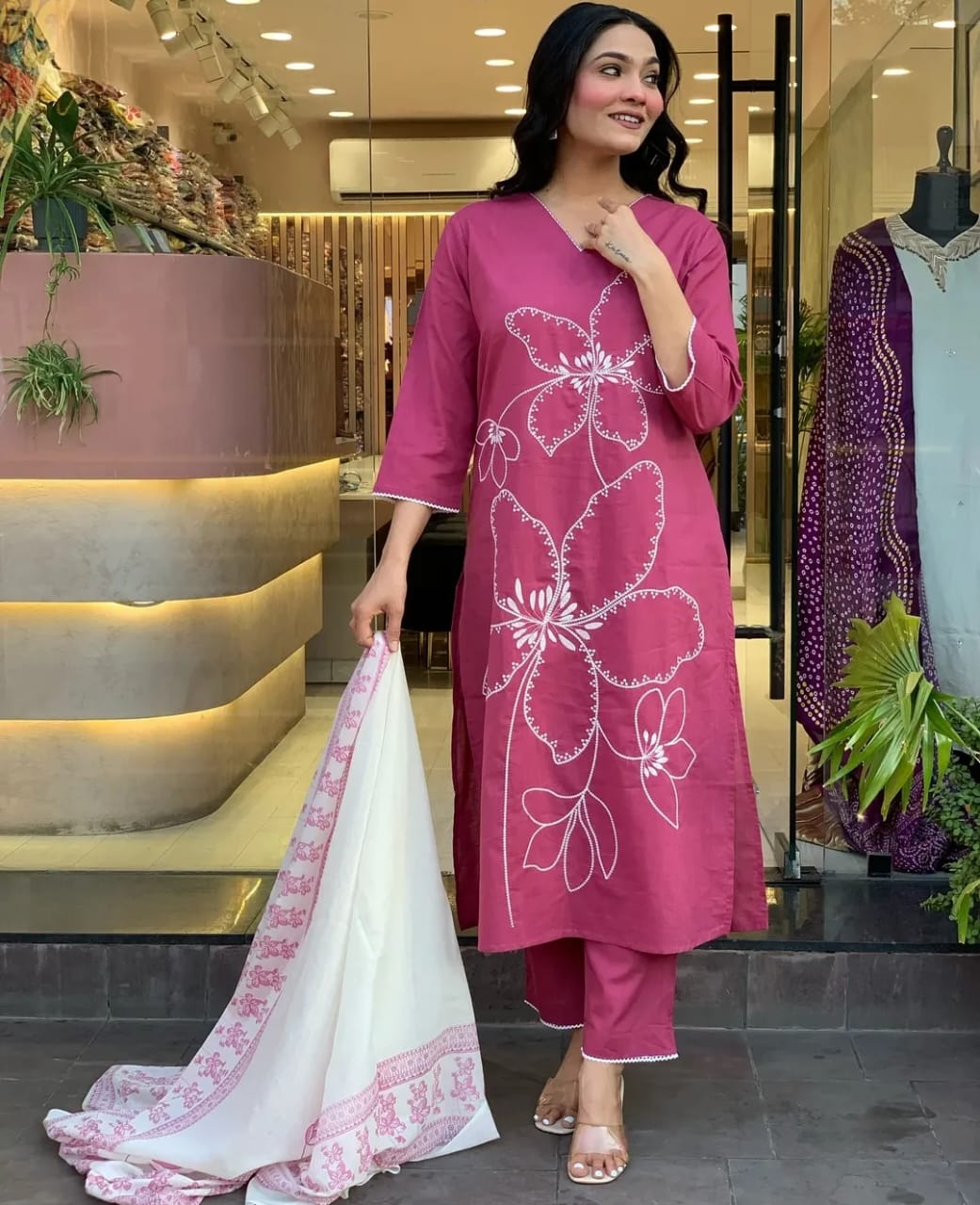 🔯 NEW LAUNCH 🔯

🌸 KURTA PANT WITH DUPATTA SET