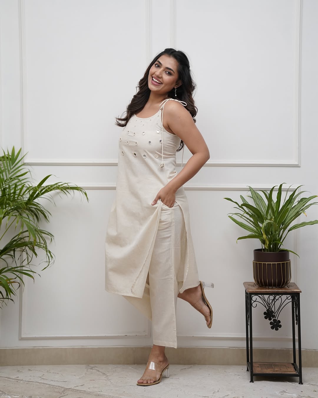 *This Time we are launching. One of the best beautiful three colours cotton slub cord set for Gorgeous ladies*
*In this design you will see sleeveless kurta and elegant mirror work