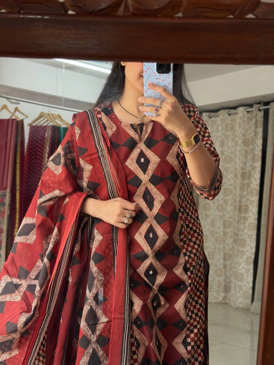 Maroon Black Ikat Diamond Print Heavy Cotton Kurti Pant Dupatta Set