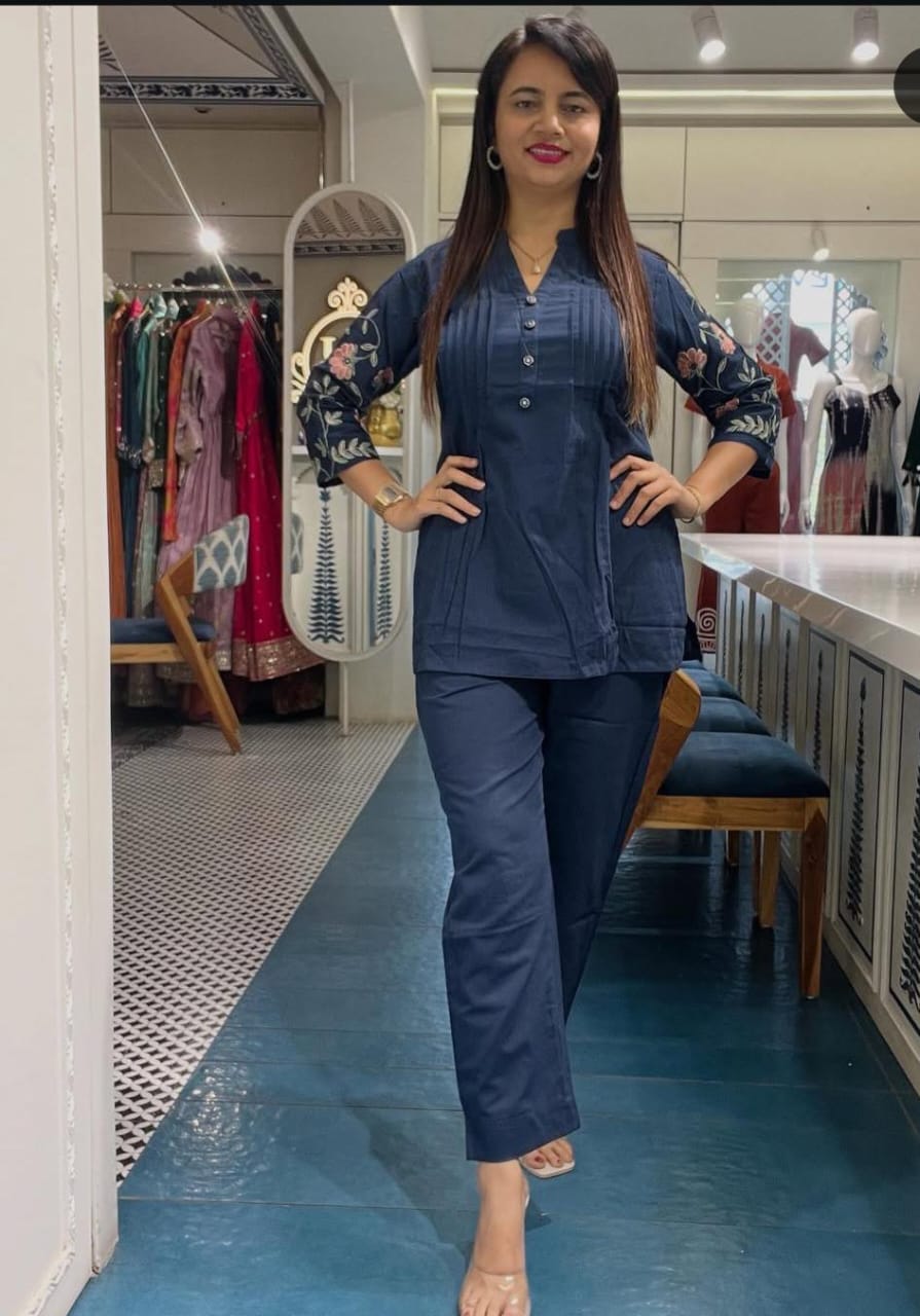 ★Original 
New designer  cotton co-ord set flower embroidery in hand  🪡
Front in pinteks  and button 😀