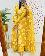New Designer Floral Cotton Suit set collection*
*Designer Mughal/Kalamkari Fusion Floral print kurti pant dupatta set