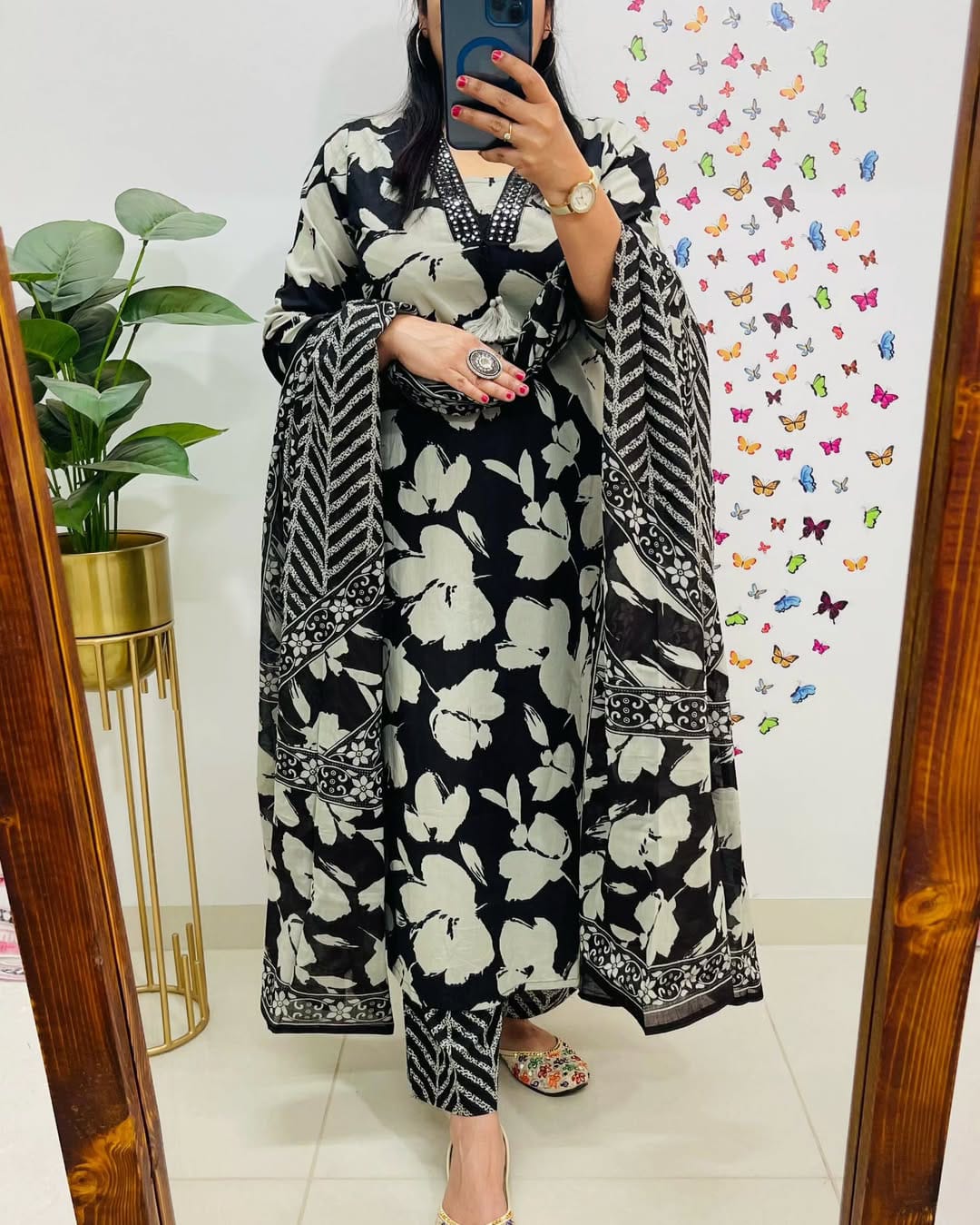 *🧶💫New Designer Floral Cotton Suit set collection*
*Designer Mughal/Kalamkari Fusion Floral print kurti pant dupatta set🌞🌤️*