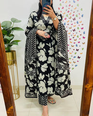 *🧶💫New Designer Floral Cotton Suit set collection*
*Designer Mughal/Kalamkari Fusion Floral print kurti pant dupatta set🌞🌤️*