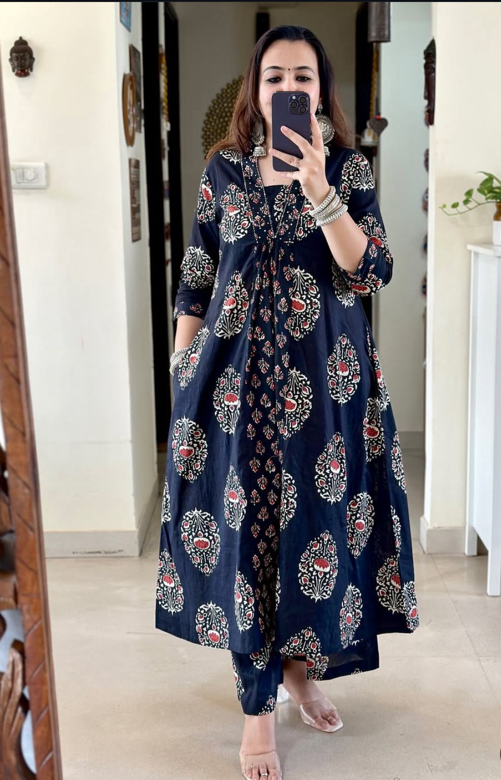 Look straight out of a dreamy movie set as  you turn around and walk in this elegant flaired suit ! The perfect of traditional wear