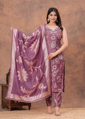 New launch 
Vertican muslin fabric kurti pant dupatta sets
Fabric _ pure vertican muslin digital print fabric soft premium Vatican fabric