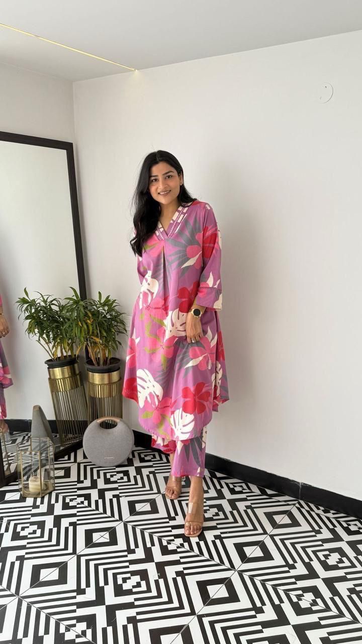 Cotton Floral Printed Kurta Pants With Lace Detailing On The Neckline and Cuffs.

Fabric: Cotton