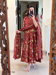 *NEW SUMMER COLLECTION..* 

*BRAND SHOWROOM PIECE*

*Heavy suqens work*

*Featuring beautiful Heavy anarkali 3pcs kurti set suqens work Suit which is beautifully decorated  It is paired with matching pants dupatta Malmal cotton*