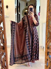 *🌷NEW LAUNCHING..* 🌷

*BRAND SHOWROOM PIECE*🌷

*Heavy suqens work Moti work*