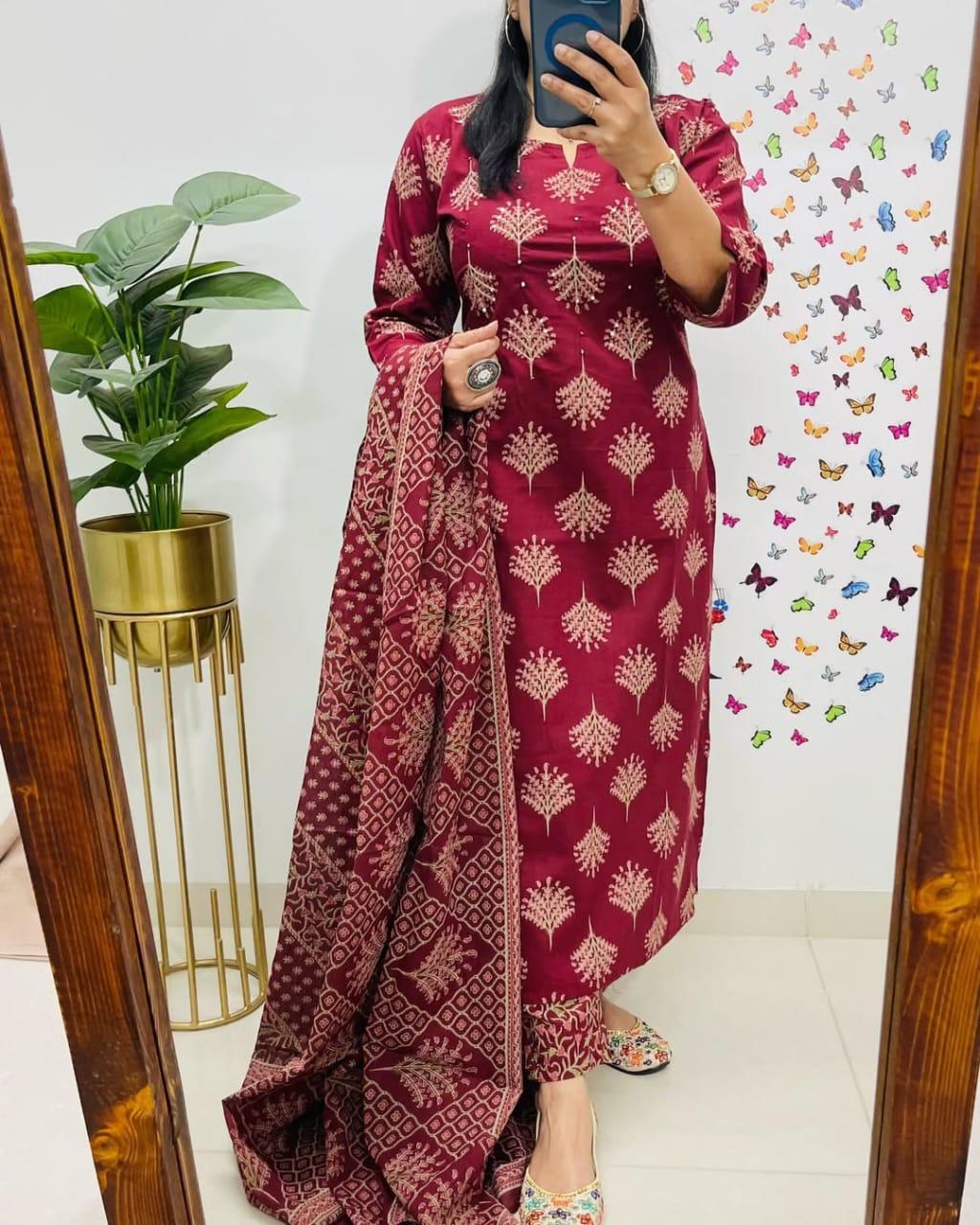 *New arrival *
Look straight out of a dreamy movie set as  you turn around and walk in this elegant flaired suit ! The perfect of traditional wear