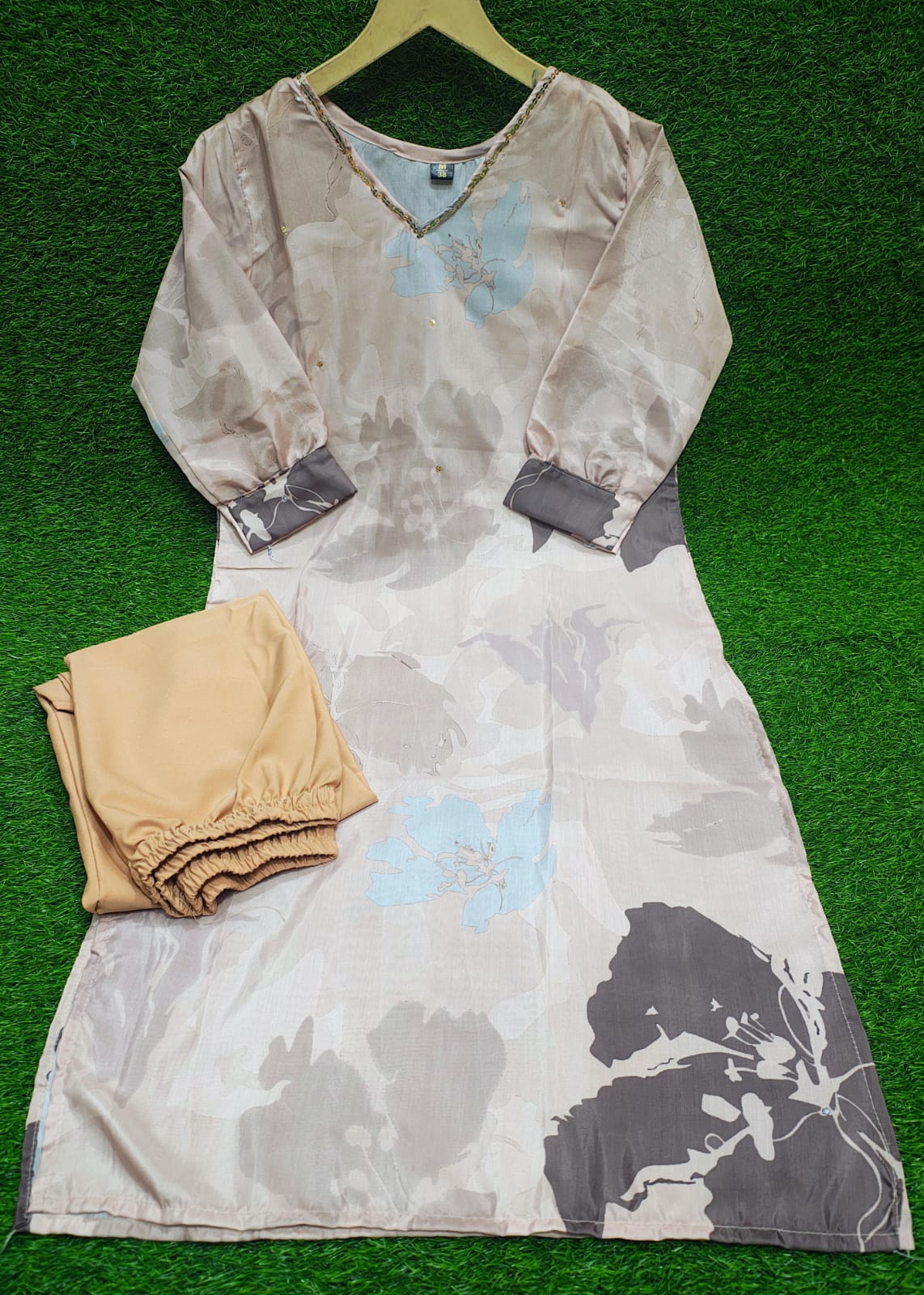 *The Coordinate Smarts for festival*

*pure muslin ( no need  lining )premium qualities-2 pc sets*