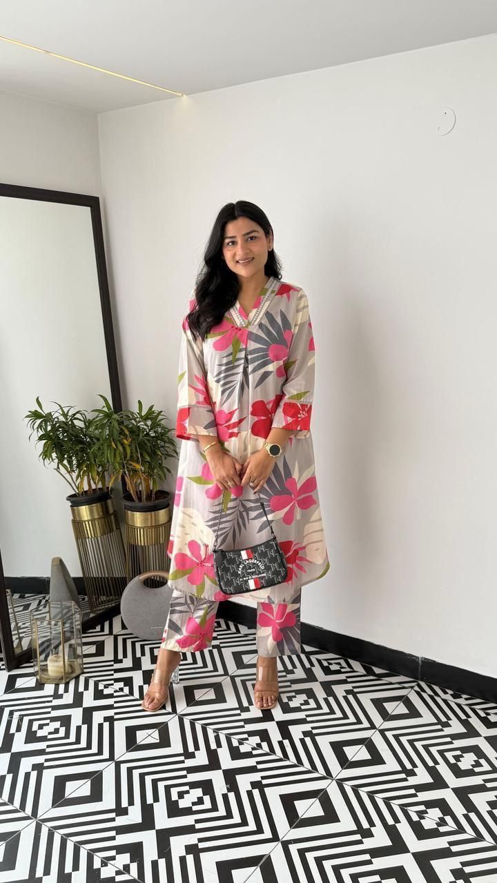 Cotton Floral Printed Kurta Pants With Lace Detailing On The Neckline and Cuffs.

Fabric: Cotton